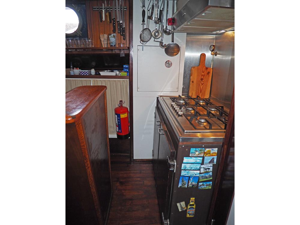 Saloon, Accommodation